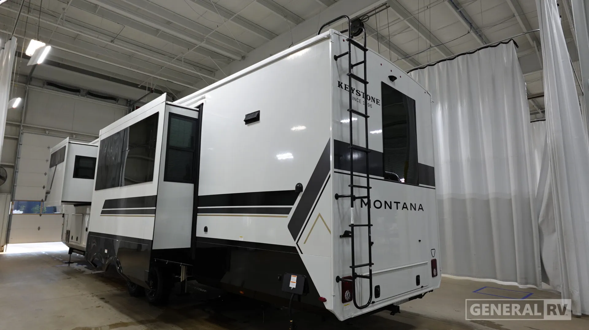 2026 Keystone Montana 3900RK - Photo 4