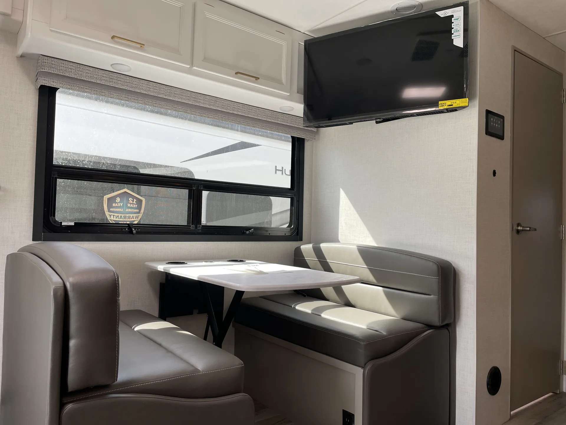 2026 Thor Motor Coach Hurricane 29L - Photo 4