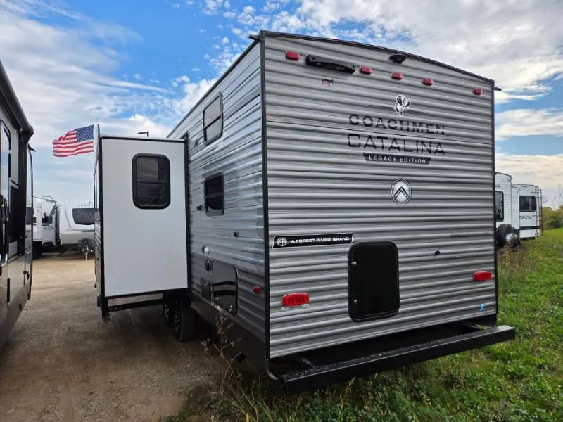 2026 Coachmen Catalina Legacy Edition 273DBHCK, Photos photo 48