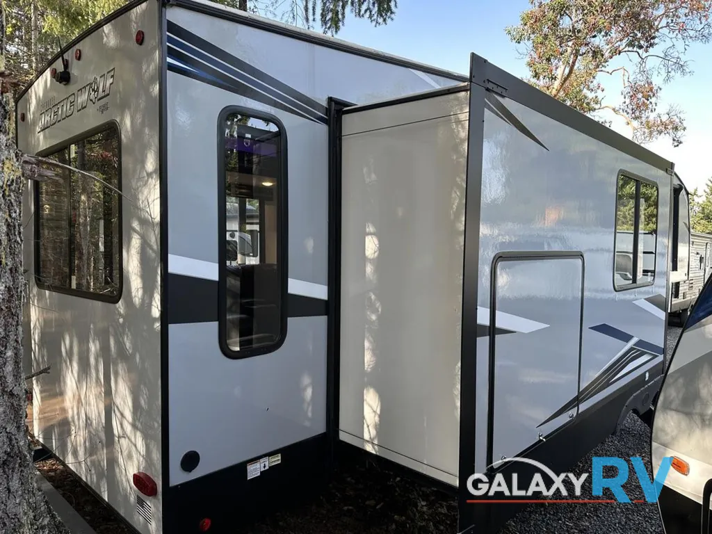 2022 Forest River Cherokee Arctic Wolf 3550 SUITE, Photos photo 5