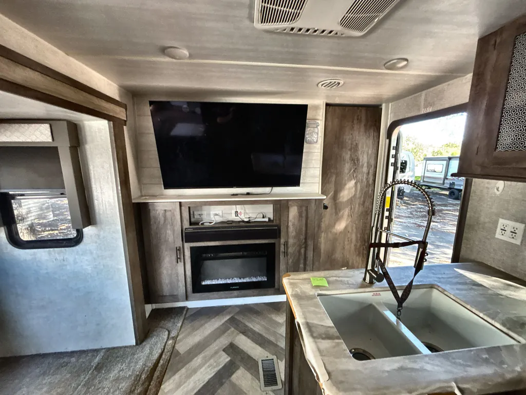 2021 Forest River Wildwood 31KQBTS, Photos photo 14