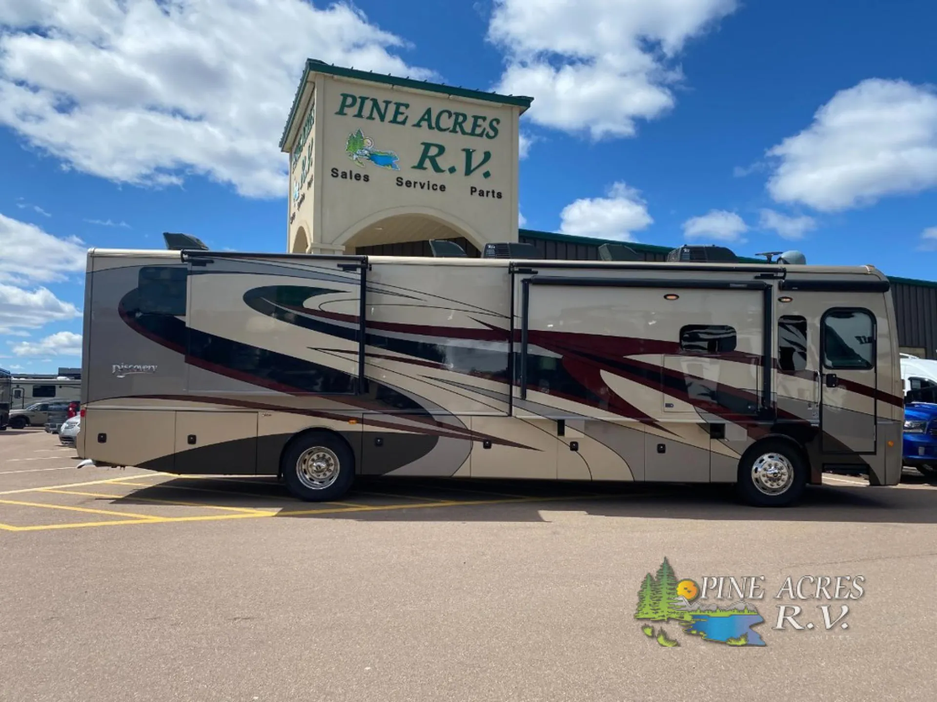 2018 Fleetwood Discovery 38K - Photo 3