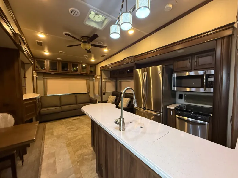 2019 Palomino Columbus 298RLC - Photo 3