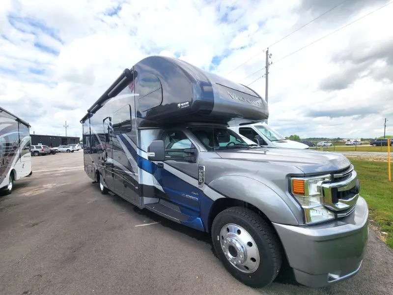 2022 Thor Motor Coach Magnitude Super C XG32 - Photo 2
