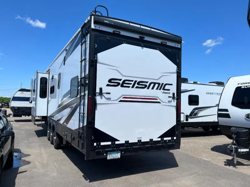 2025 Jayco Seismic 399 - Photo 4