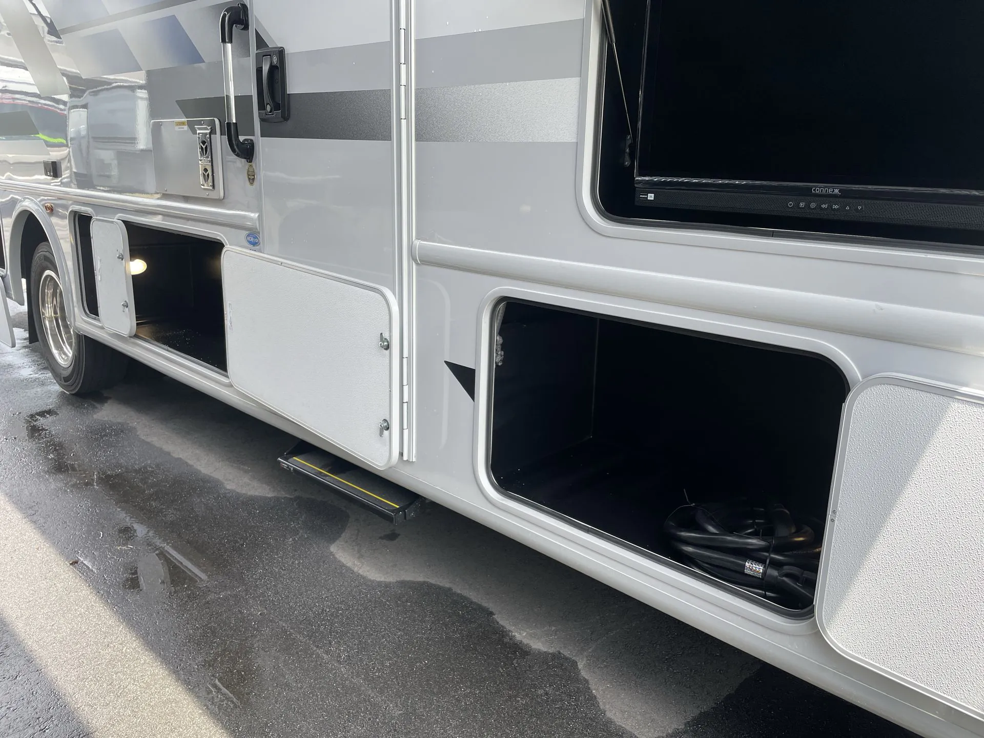2026 Thor Motor Coach Resonate 32B - Photo 3