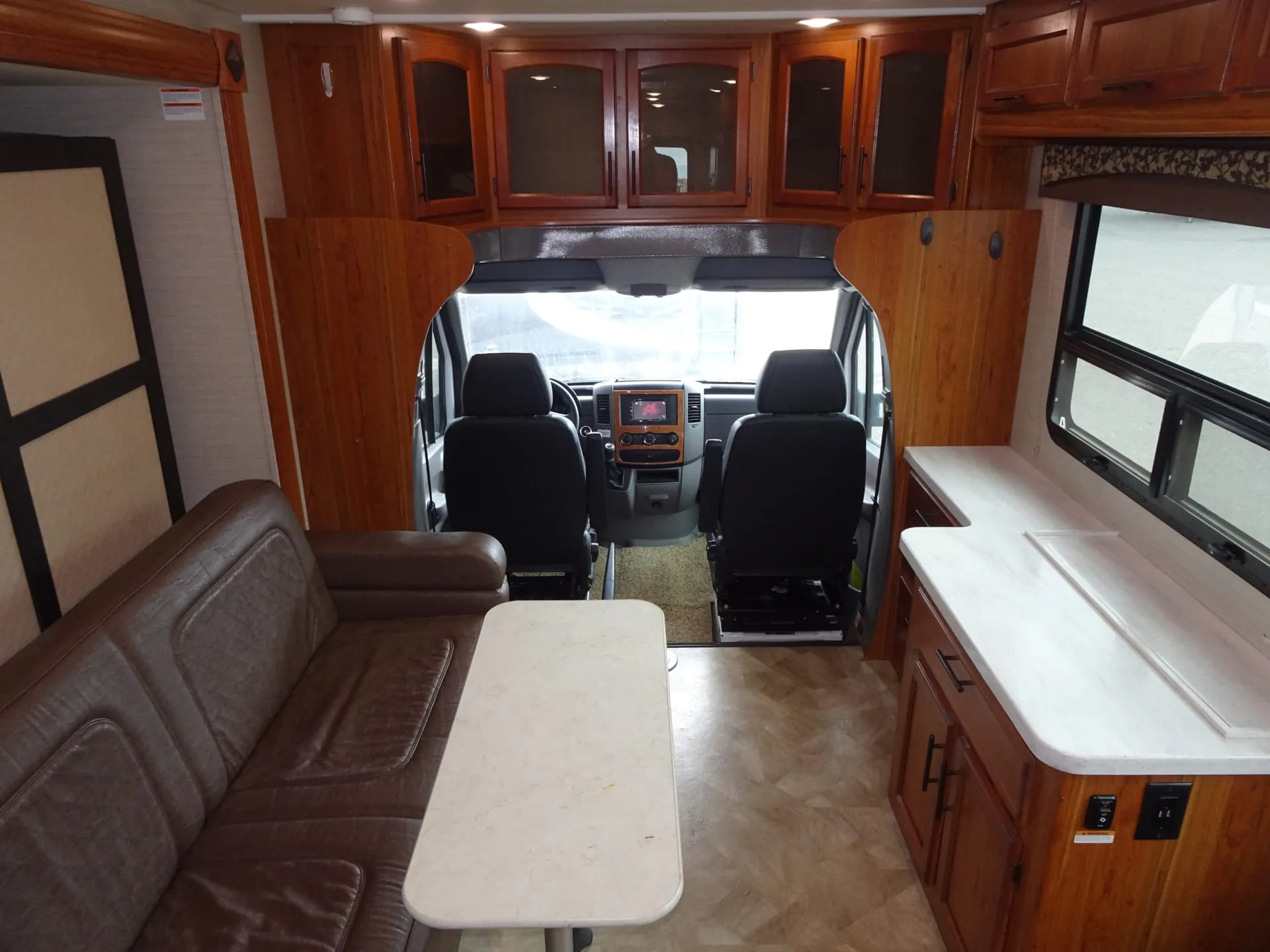 2017 Jayco Melbourne 24M dealer photo 3 from La Mesa RV Center