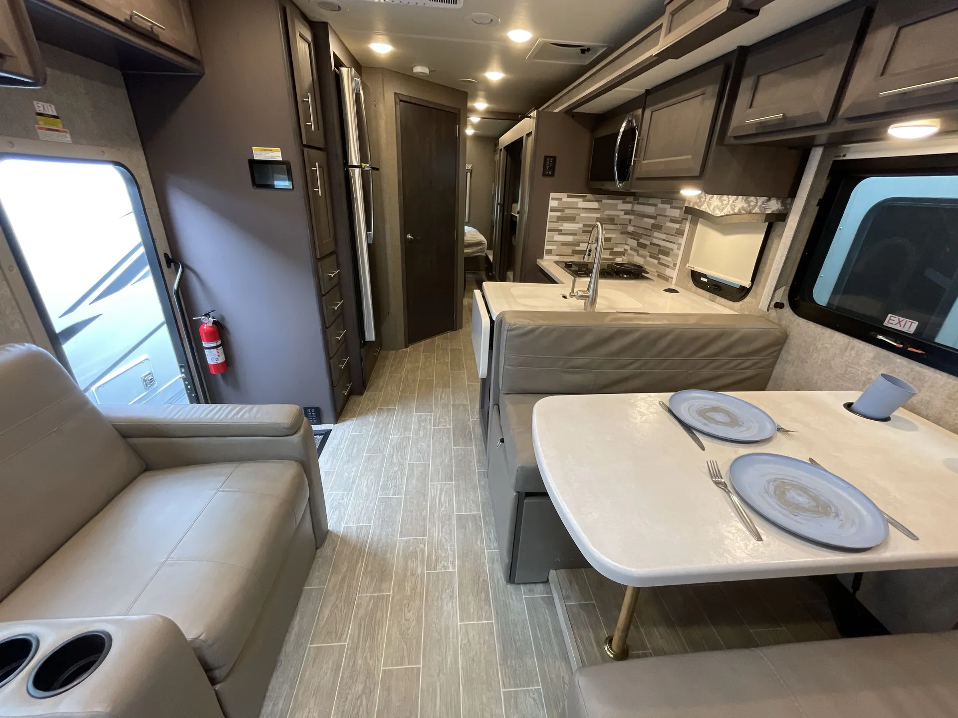 2022 Thor Motor Coach Omni RB34 — living area main