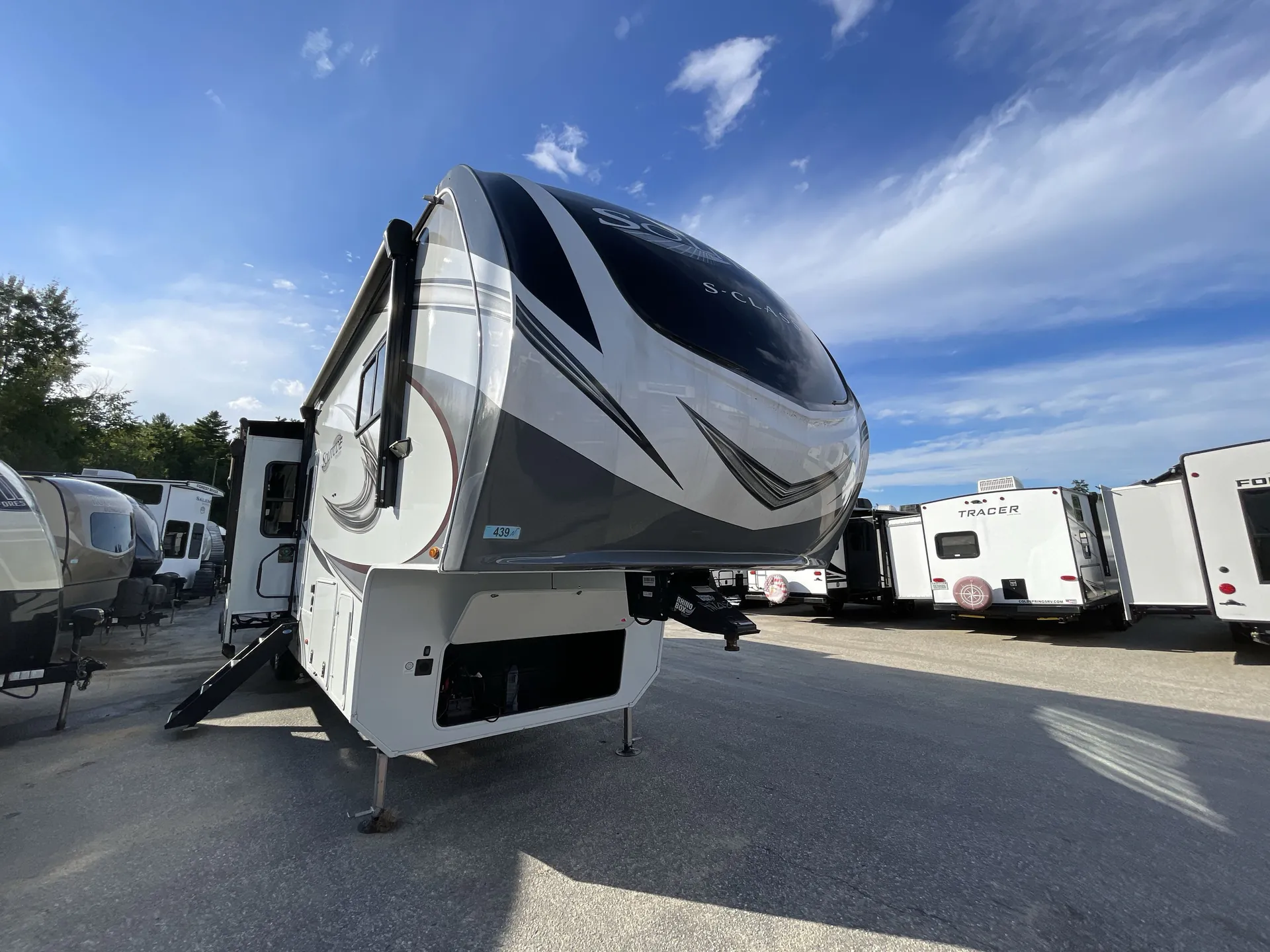 2022 Keystone Montana 3901RK - Photo 2
