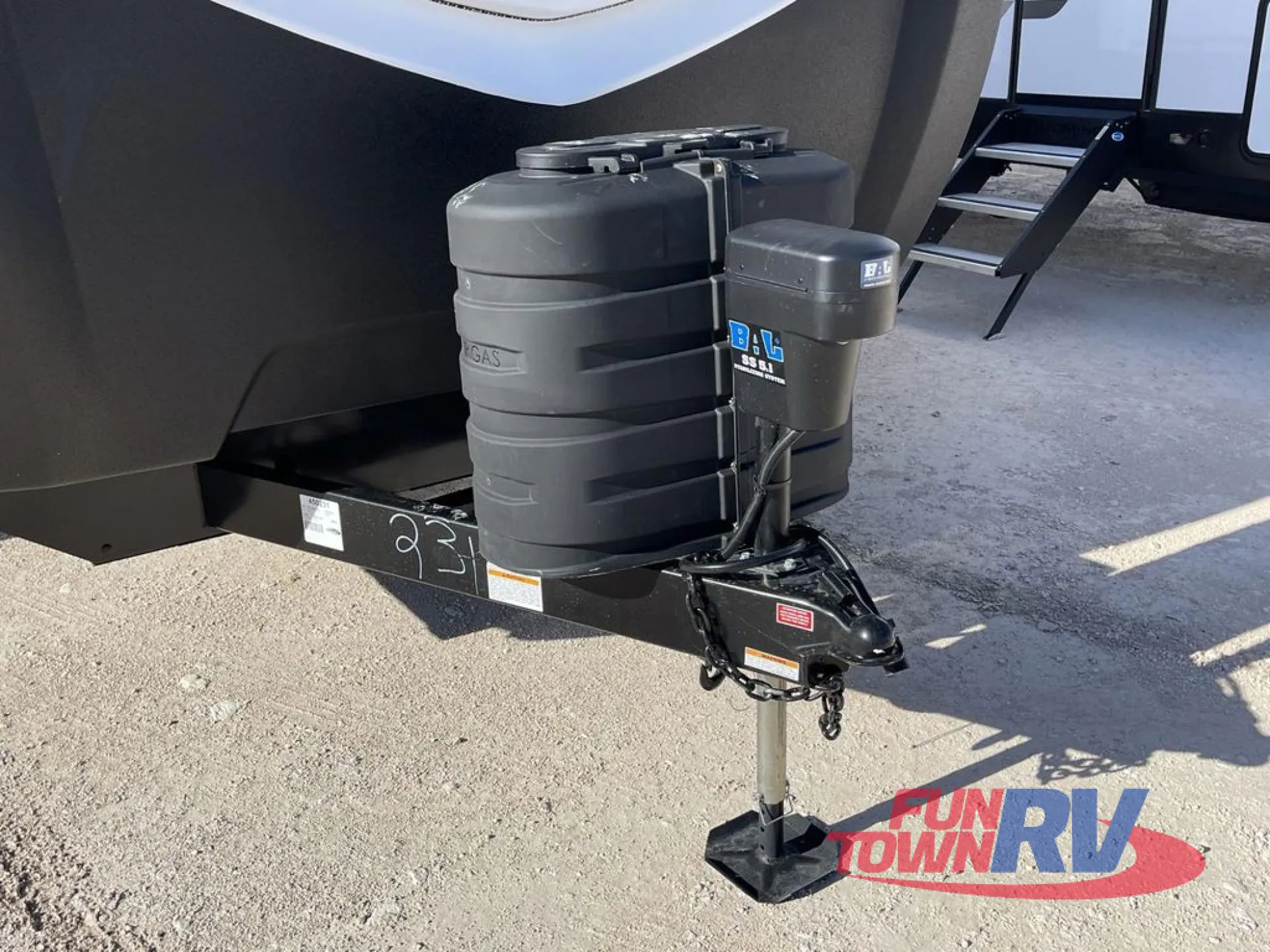 2025 Keystone Outback 252RD dealer photo 3 from Fun Town RV