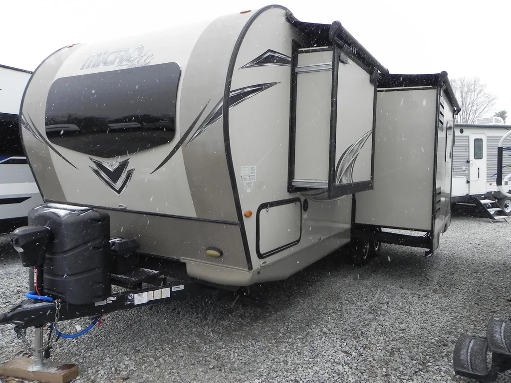 2019 Forest River Flagstaff Micro Lite 25FBLS, Photos photo 3