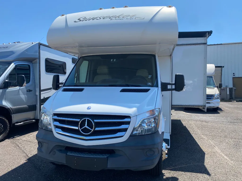 2016 Forest River Sunseeker MBS 2400W - Photo 2