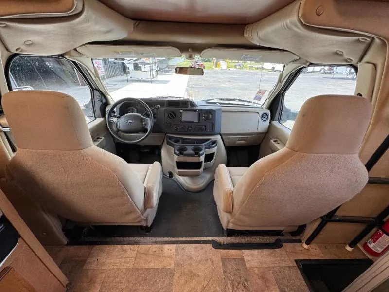 2014 Forest River Sunseeker 2500TS - Photo 4