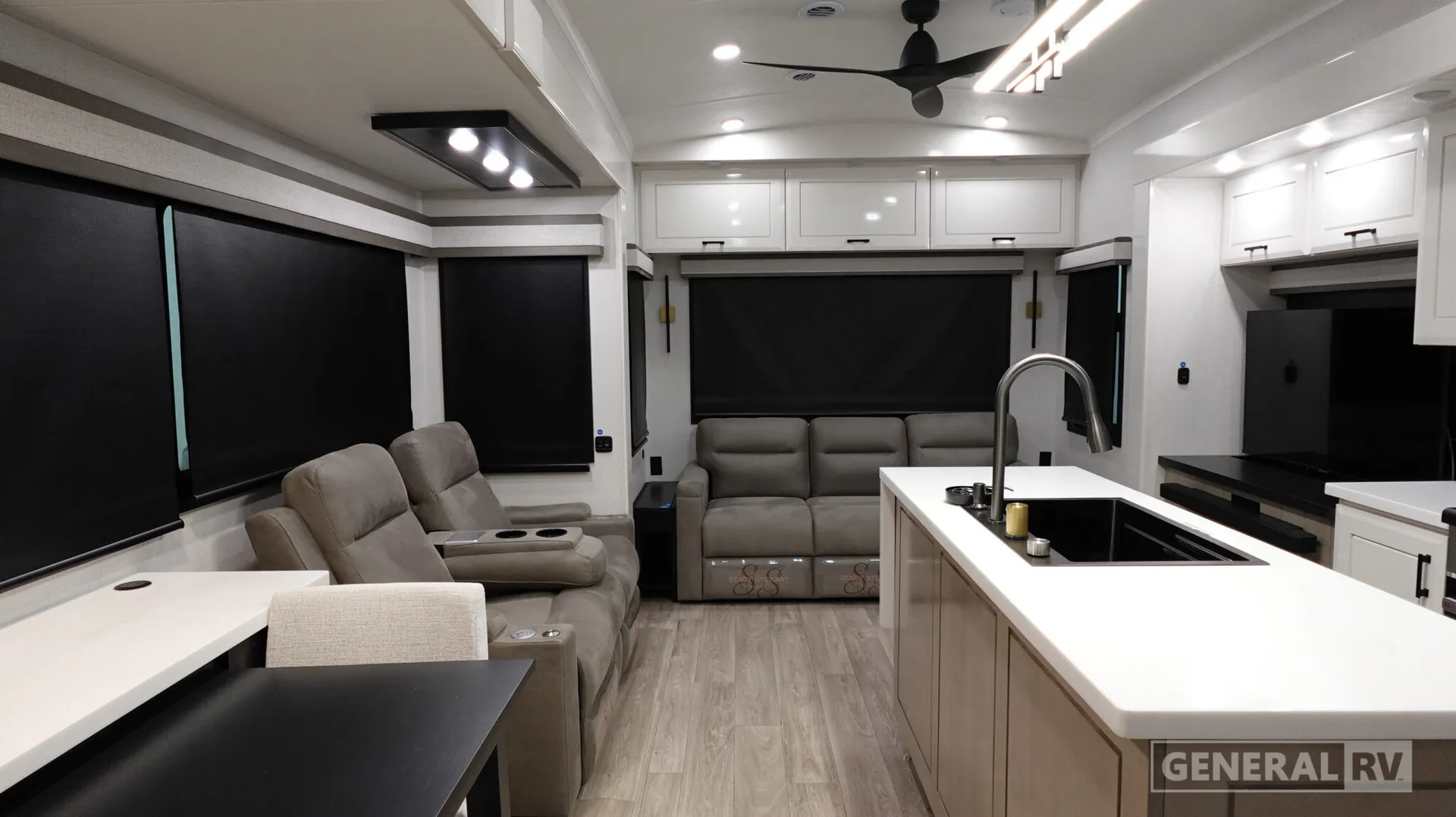 2027 Jayco Pinnacle 36FBTS - Photo 3