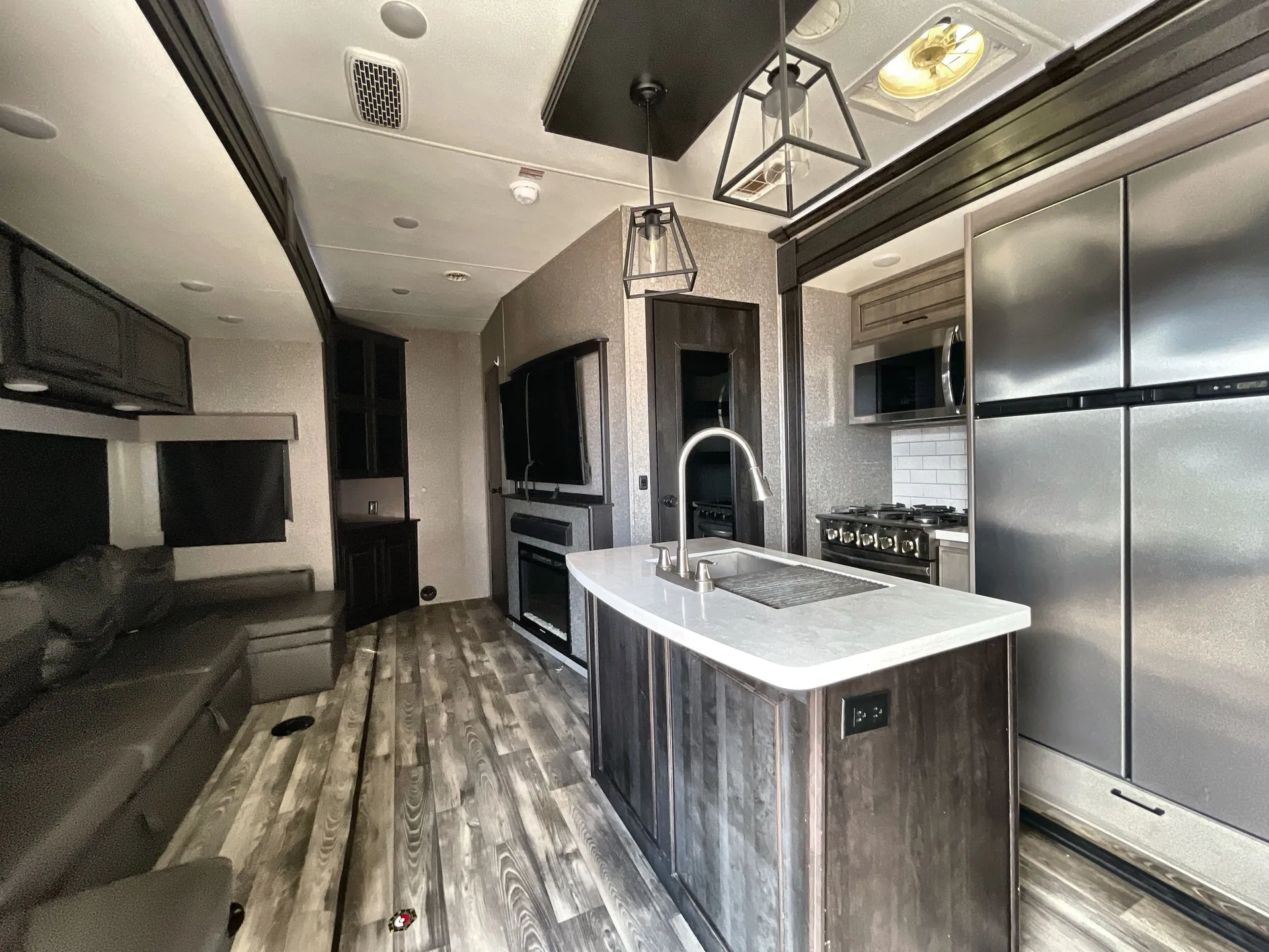 2022 Highland Ridge Mesa Ridge 374BHS — living area main