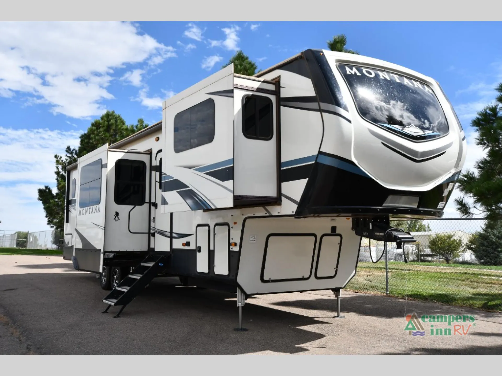 2021 Keystone Montana 3760FL - Photo 2