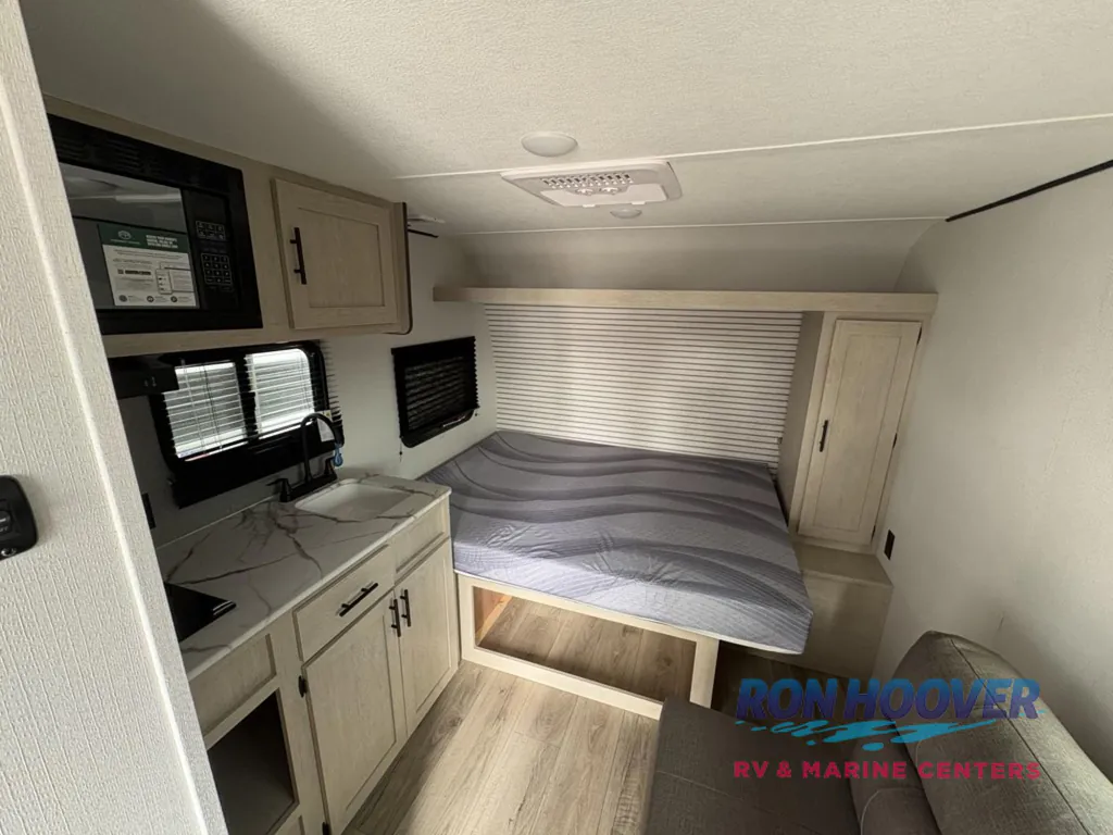 2026 Shasta Compact 17DB, Photos photo 7
