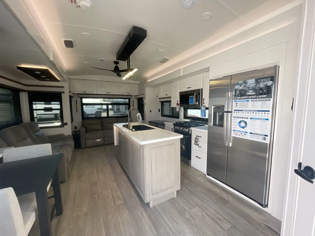 2027 Jayco Pinnacle 36FBTS, Photos photo 2
