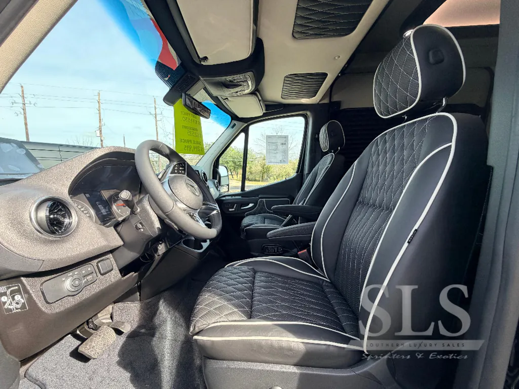 2026 Midwest Automotive Designs Luxe Cruiser D4, Photos photo 16