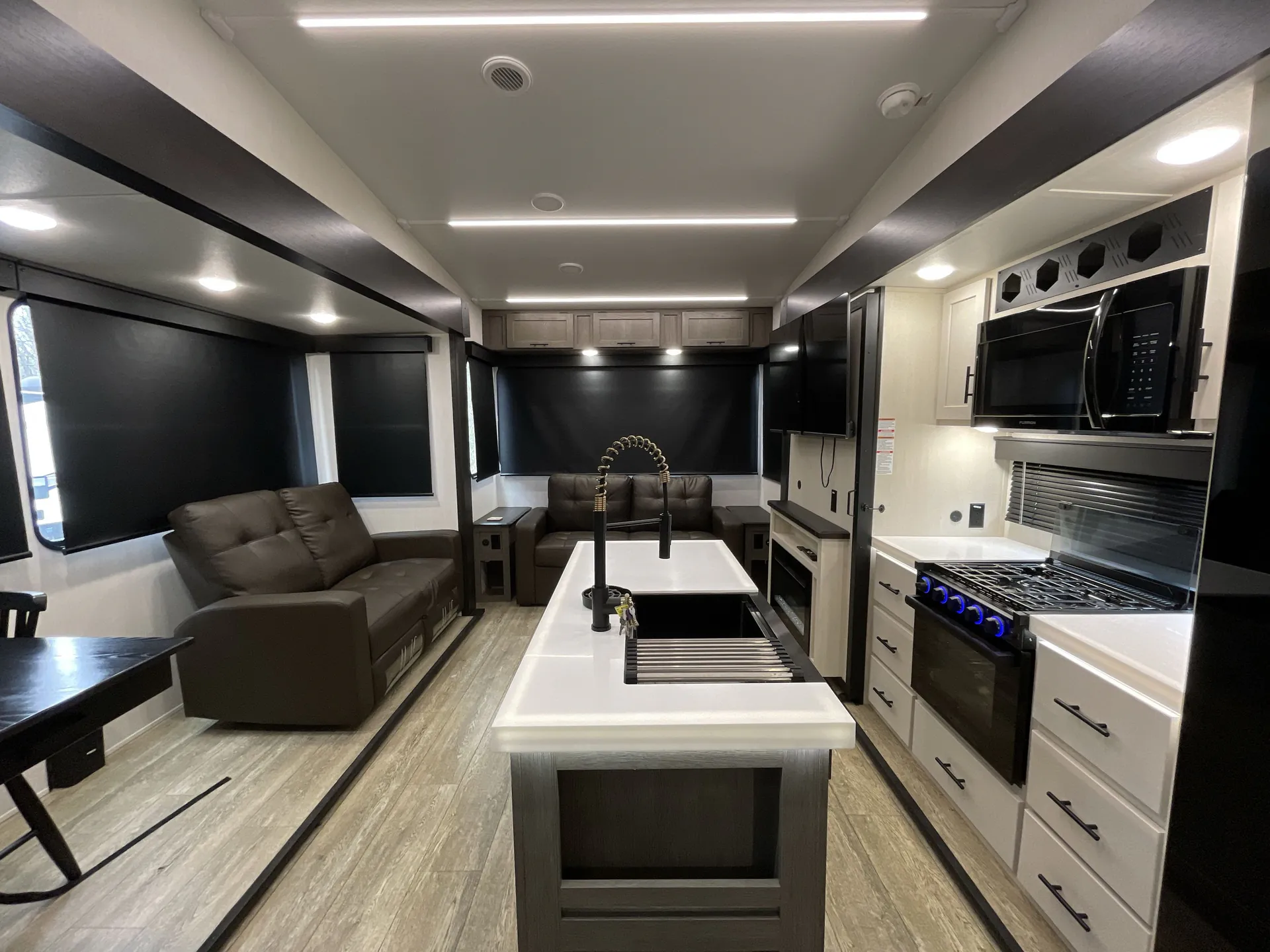 2025 Forest River Arctic Wolf 3250SUITE - Photo 3