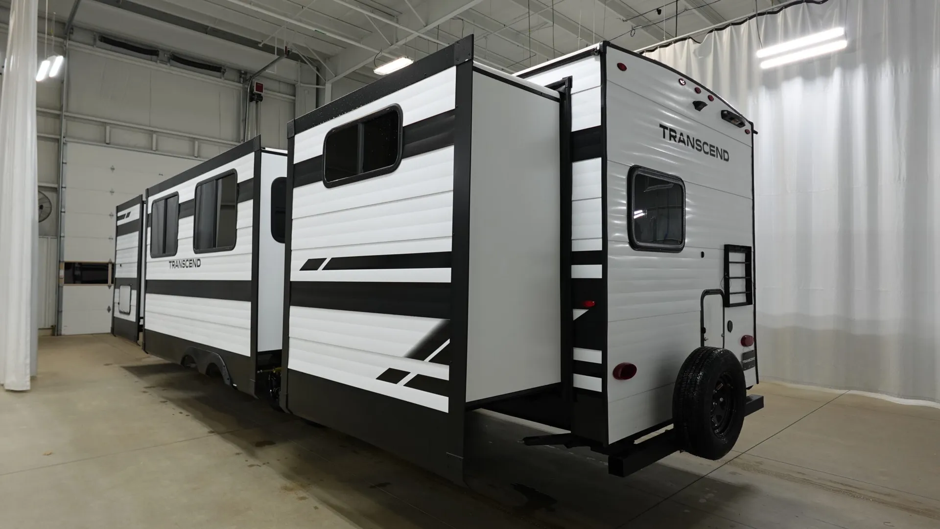 2026 Grand Design Transcend 335BHT - Photo 4
