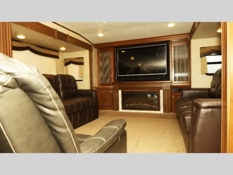2016 Heartland Big Country 3800FL - Photo 3