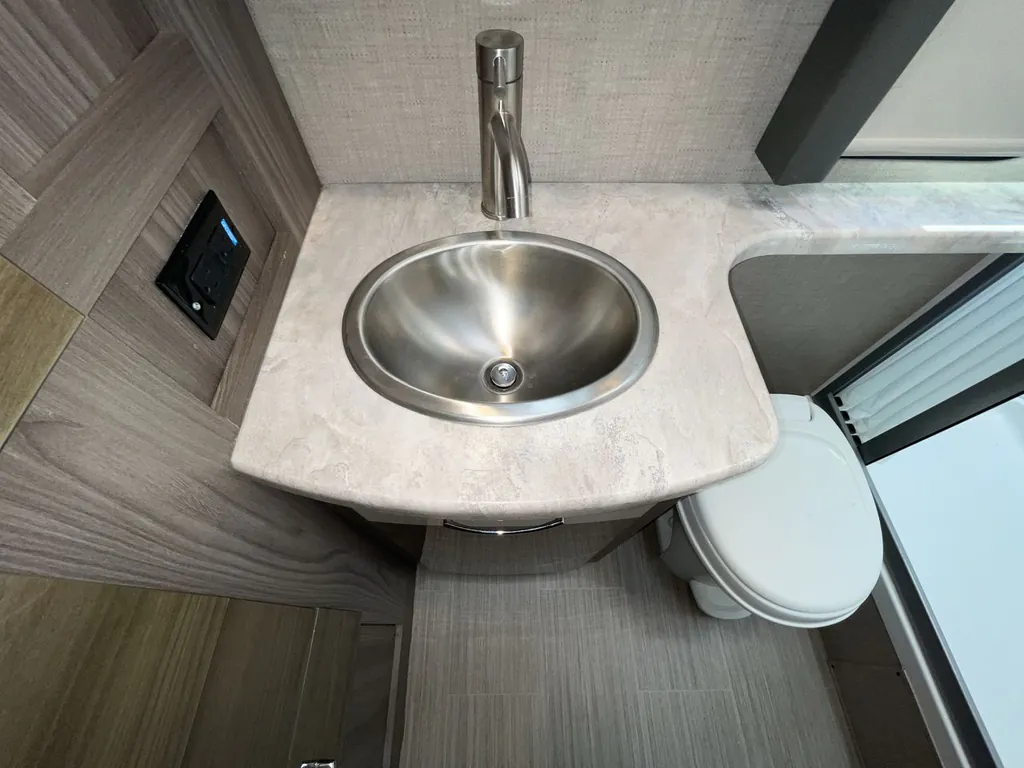 2022 Thor Motor Coach Tiburon 24FB, Photos photo 20