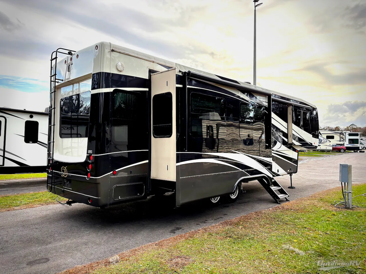 2019 DRV Mobile Suites 36RSSB3 - Photo 3