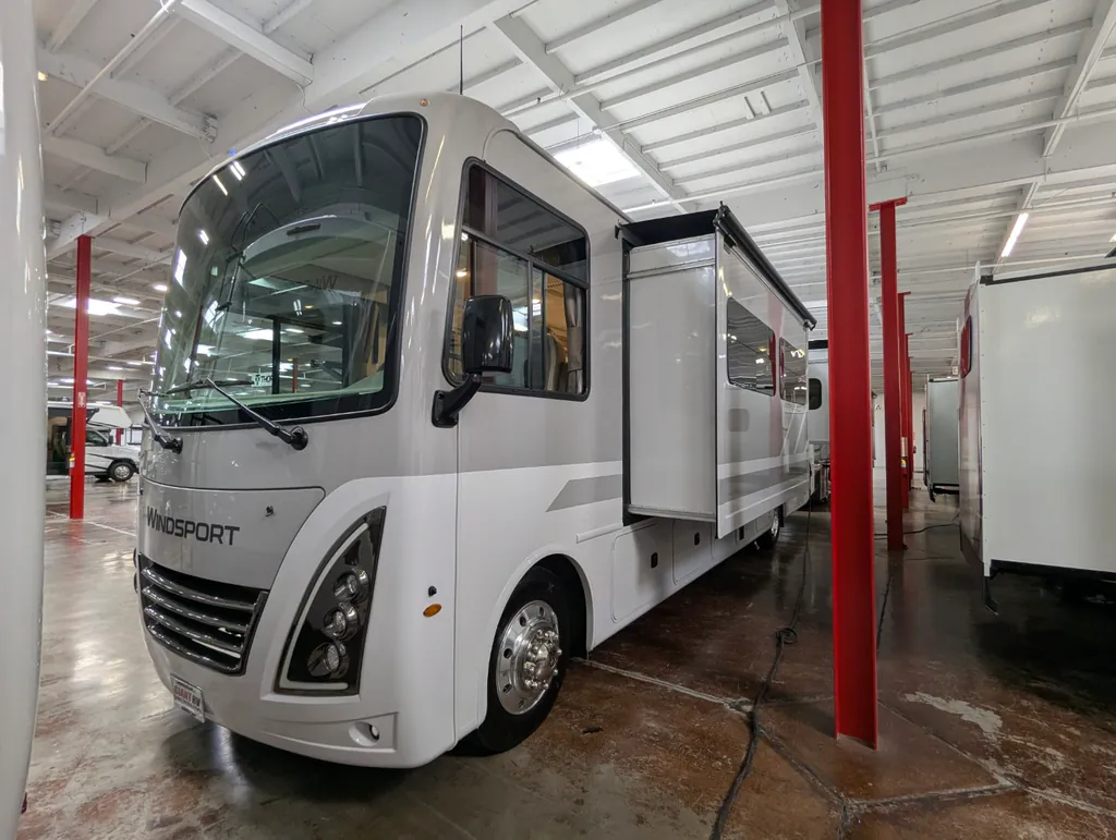 2027 Thor Motor Coach Windsport 36H, Photos photo 2