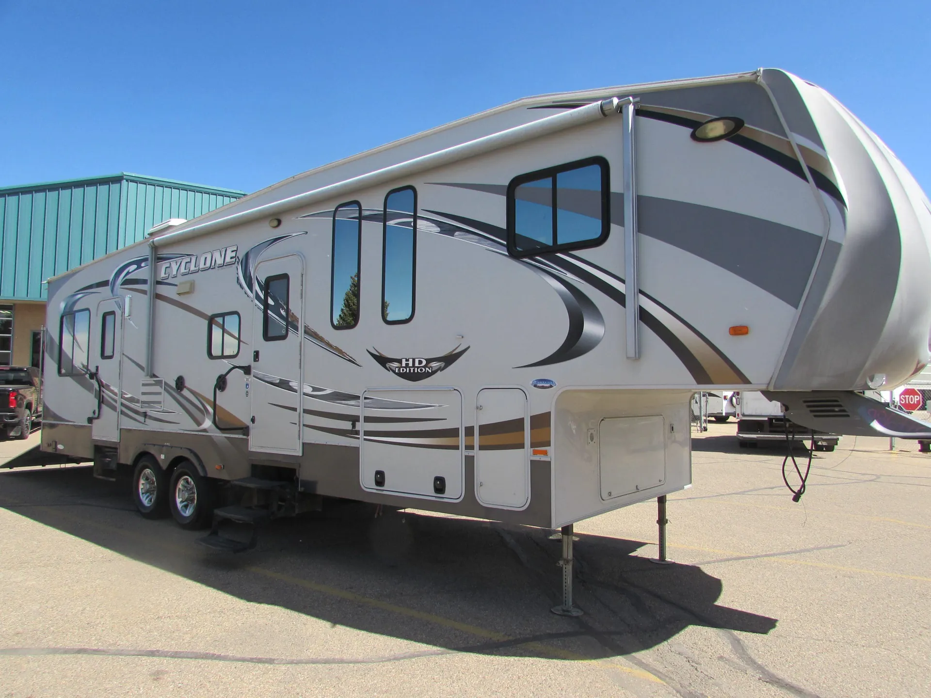 2011 Heartland Cyclone 3010 - Photo 4