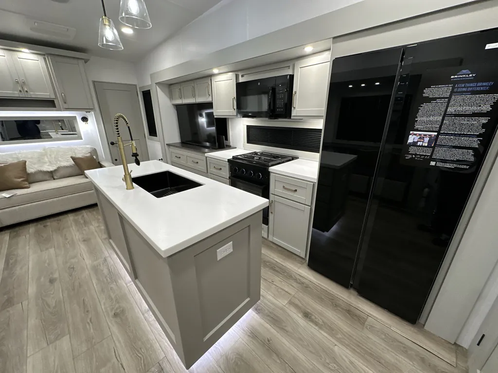 2026 Brinkley Model Z 3515, Photos photo 15