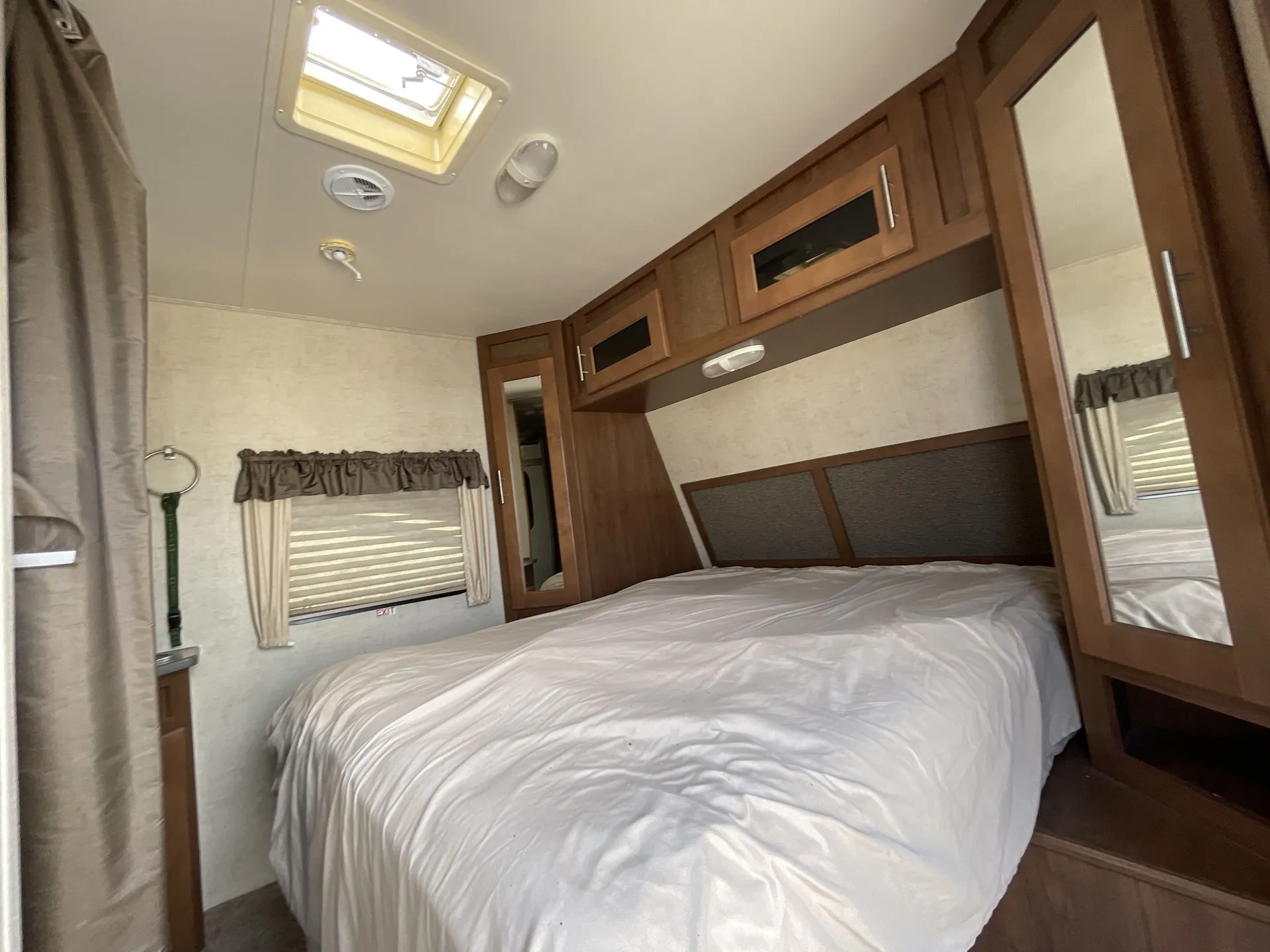 2015 Forest River Wildcat Maxx 24RG dealer photo 8 from Camping World
