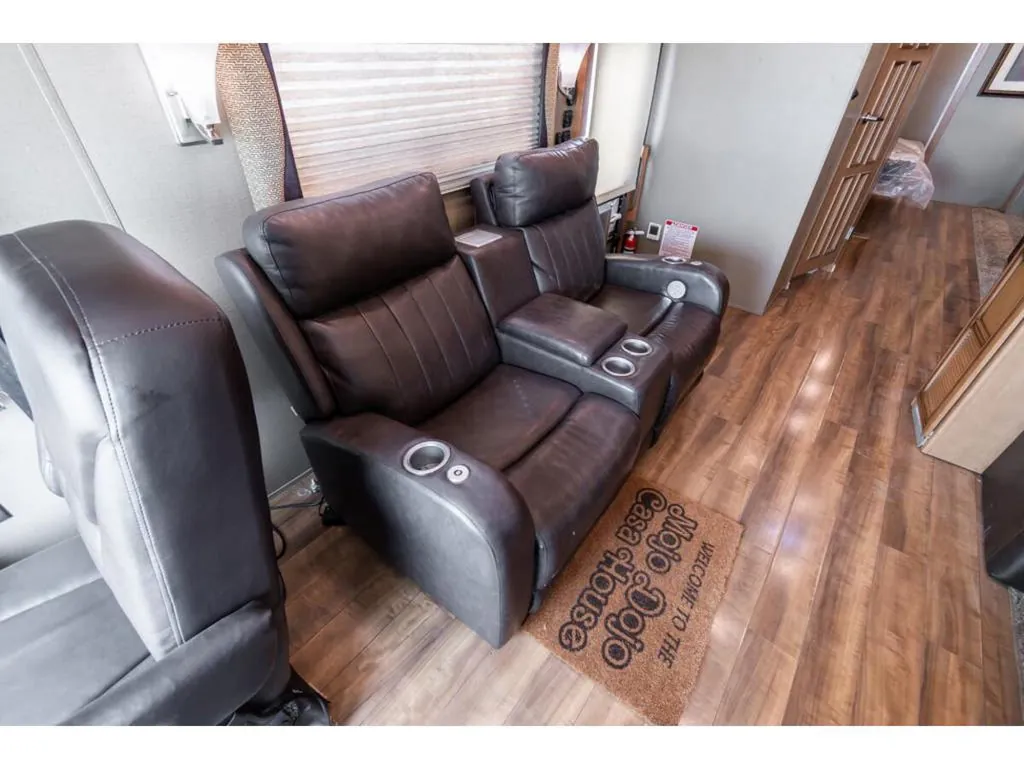 2015 Newmar Canyon Star 3921, Photos photo 15