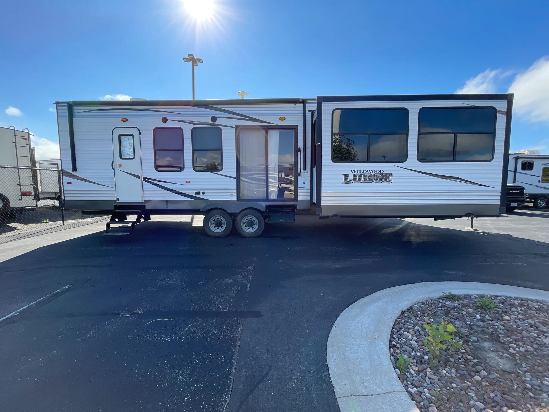 2018 Forest River Wildwood Lodge 385FLBH — campside
