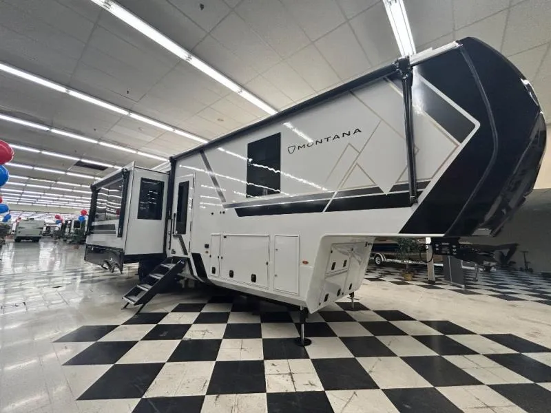 2026 Keystone Montana 3100RL - Photo 2