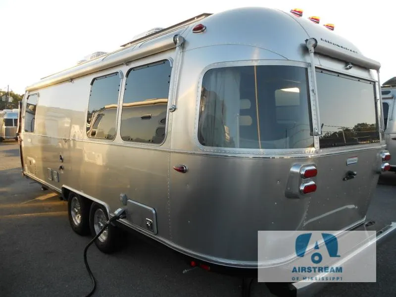 2026 Airstream International 25FB - Photo 4