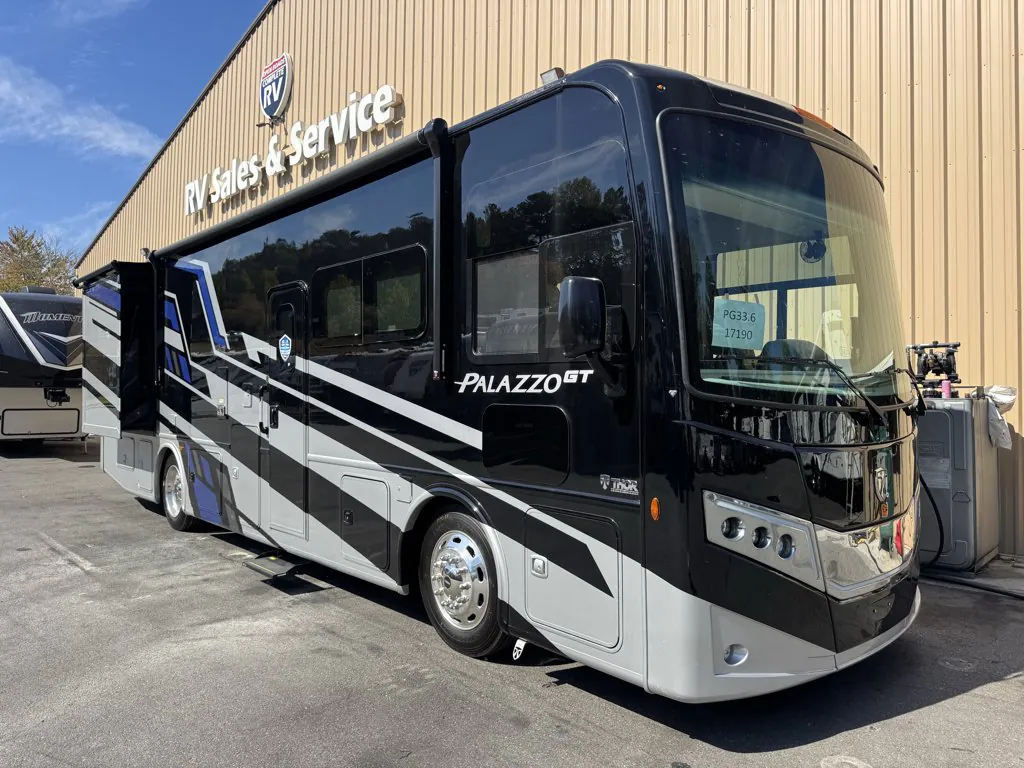 2026 Thor Motor Coach Palazzo GT 33.6 - Photo 2