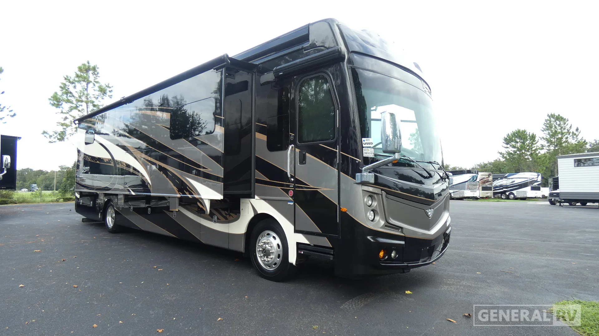 2019 Fleetwood Discovery LXE 40M - Photo 2