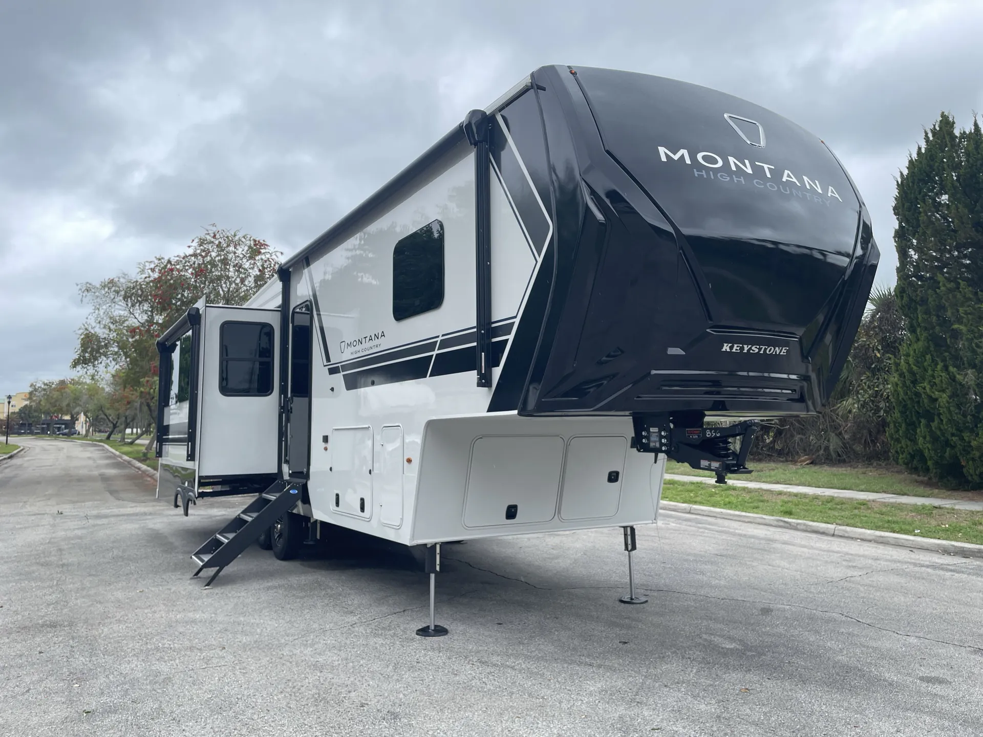2026 Keystone Montana High Country 290RL - Photo 2
