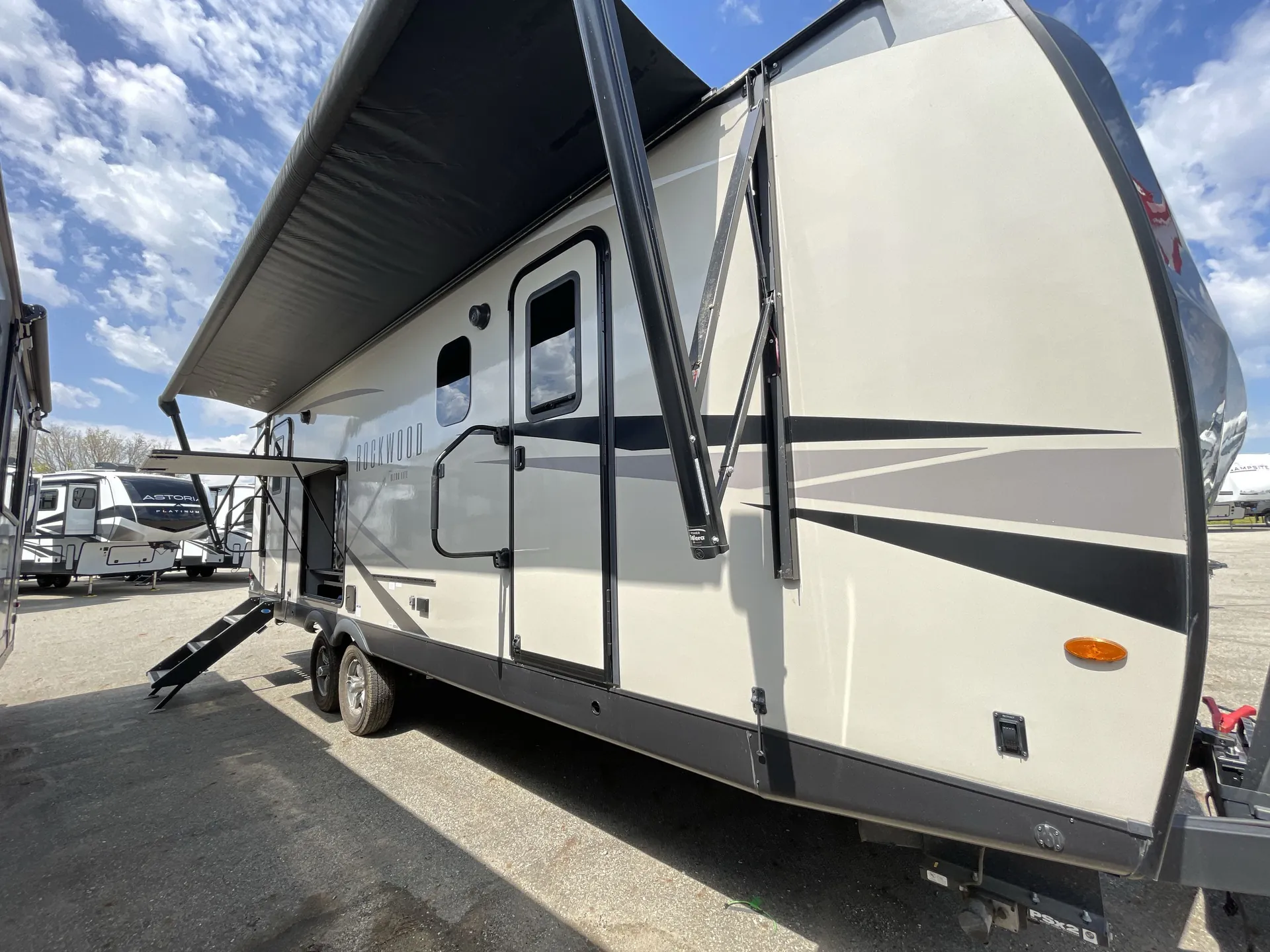 2023 Forest River Rockwood Ultra Lite 2614BS — campside