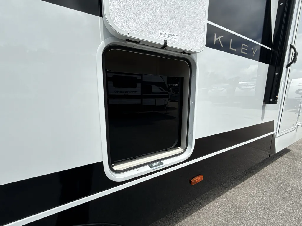 2026 Brinkley Model I 294, Photos photo 4