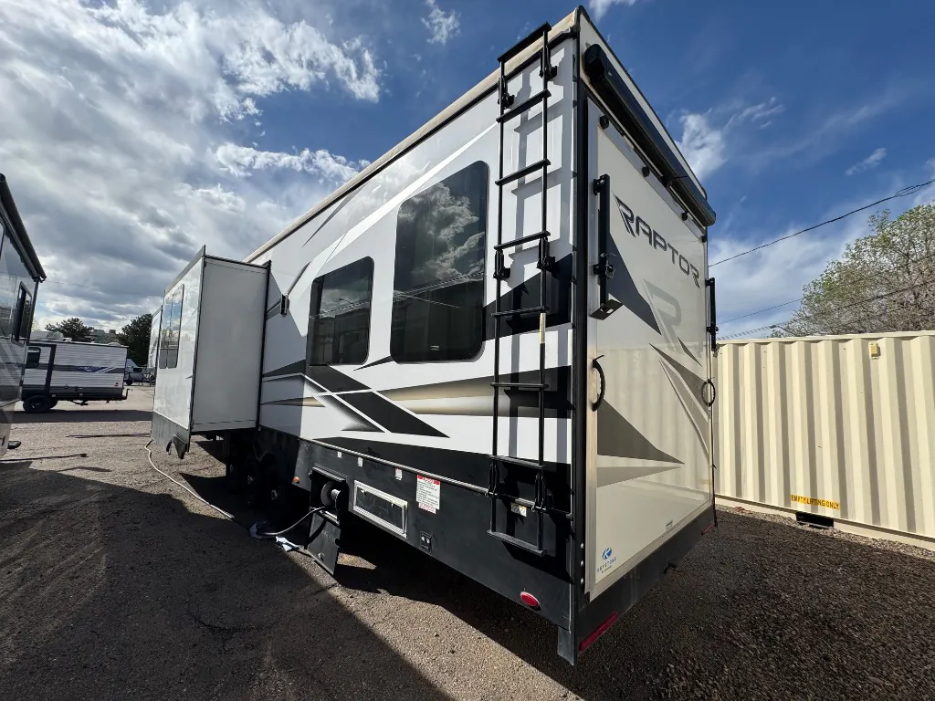 2023 Keystone Raptor 424 - Photo 4