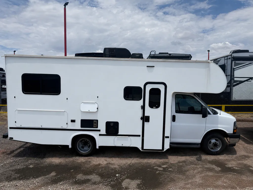2024 Gulf Stream Conquest 6237LE - Photo 2