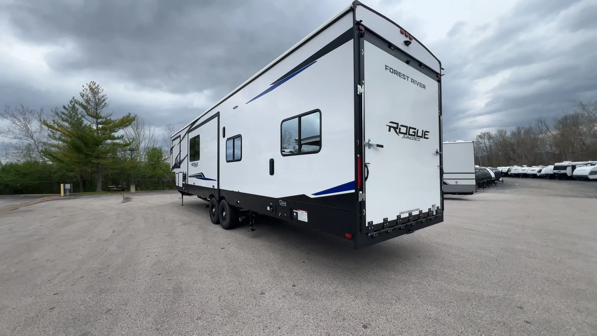 2026 Forest River Cherokee Rogue Armored 4015 - Photo 4