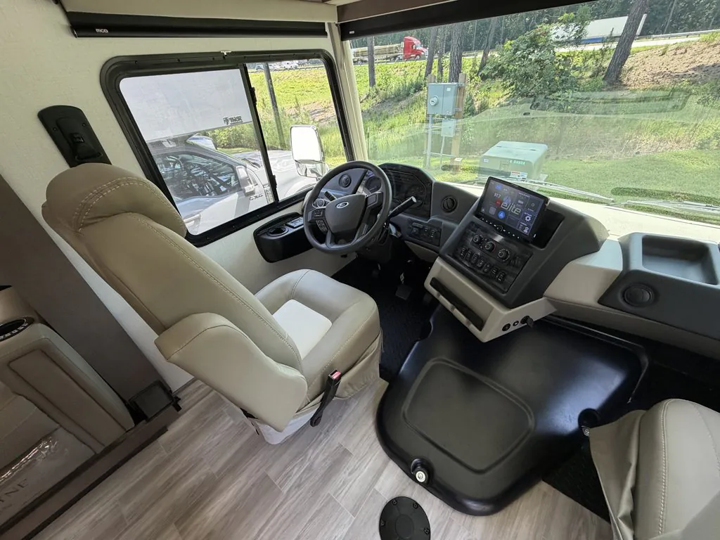 2027 Forest River Georgetown 3 Series GT3 33B3, Photos photo 15