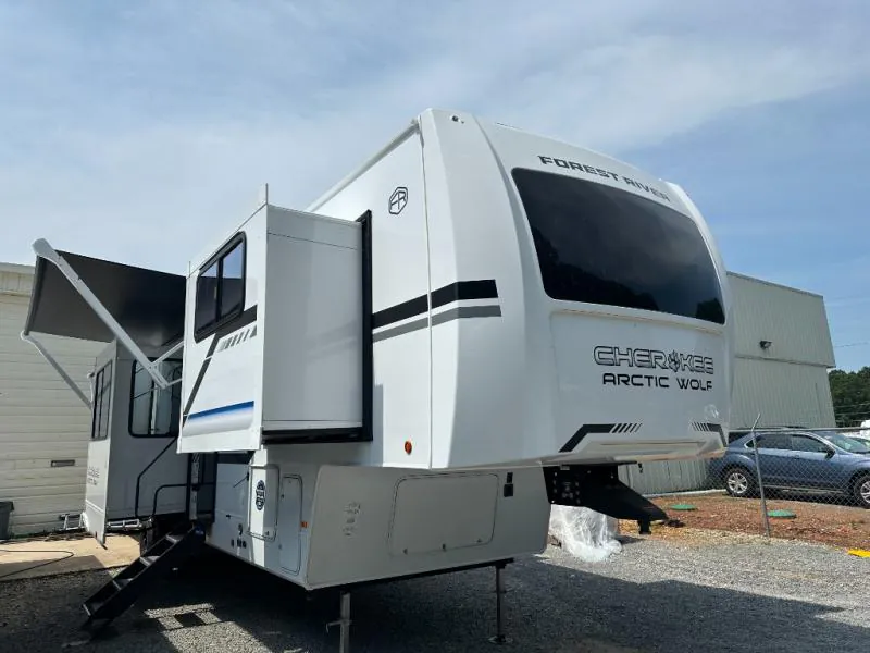 2026 Forest River Cherokee Arctic Wolf 3950SUITE - Photo 2