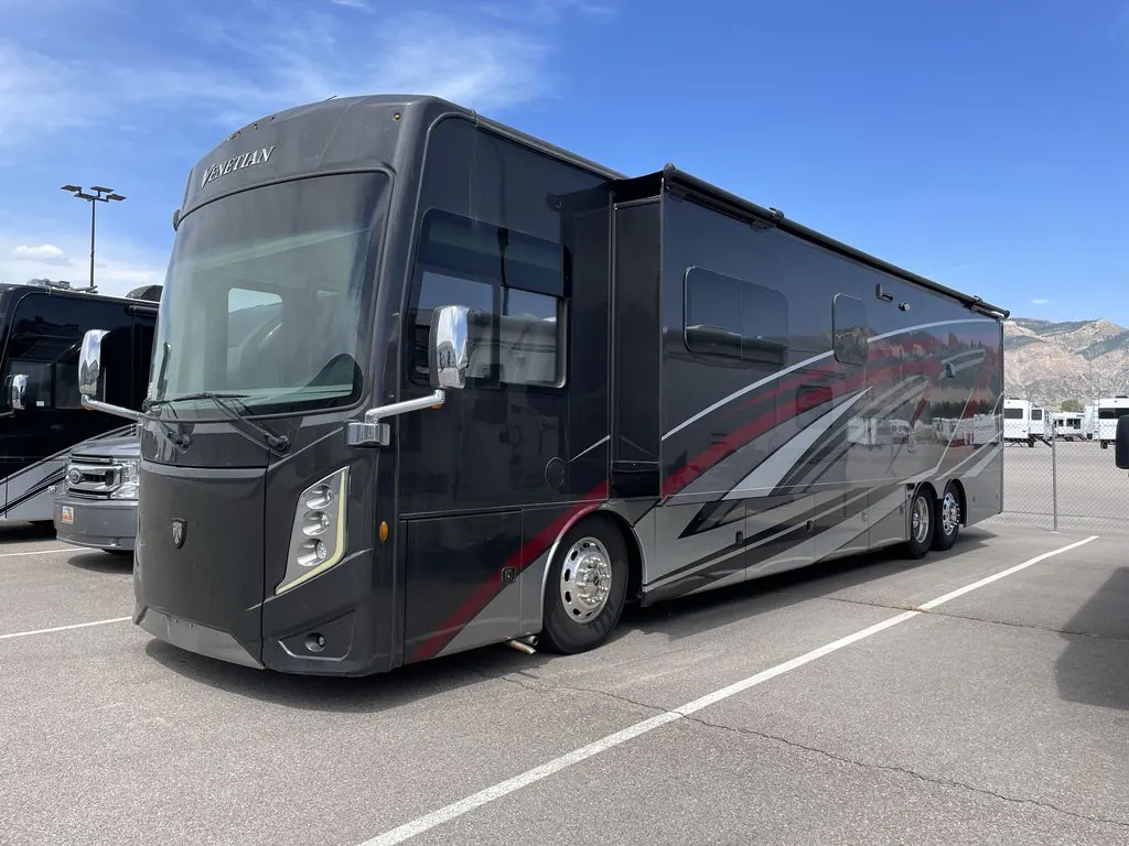 2023 Thor Motor Coach Venetian F42 - Photo 3
