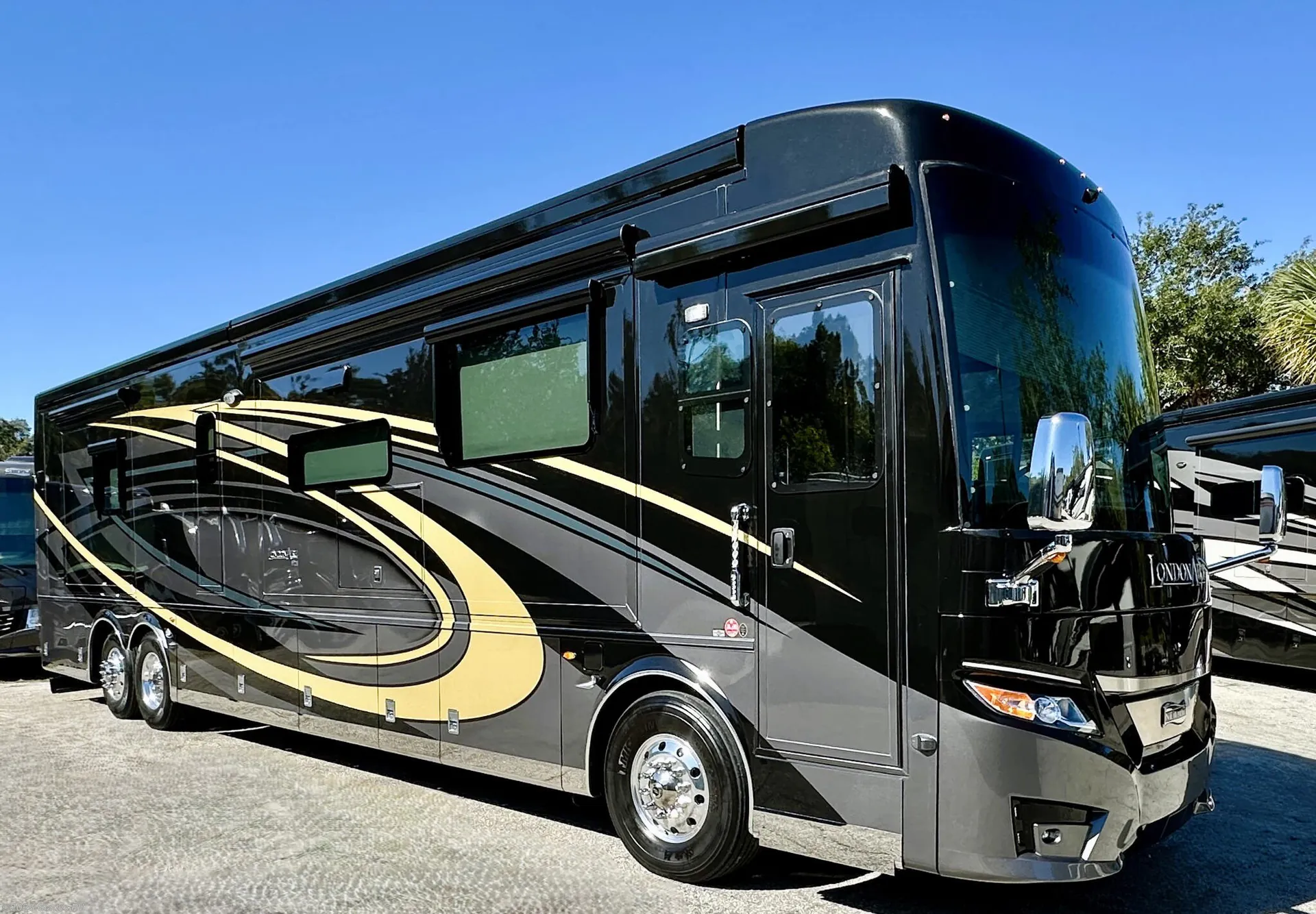 2023 Newmar London Aire 4586 - Photo 2