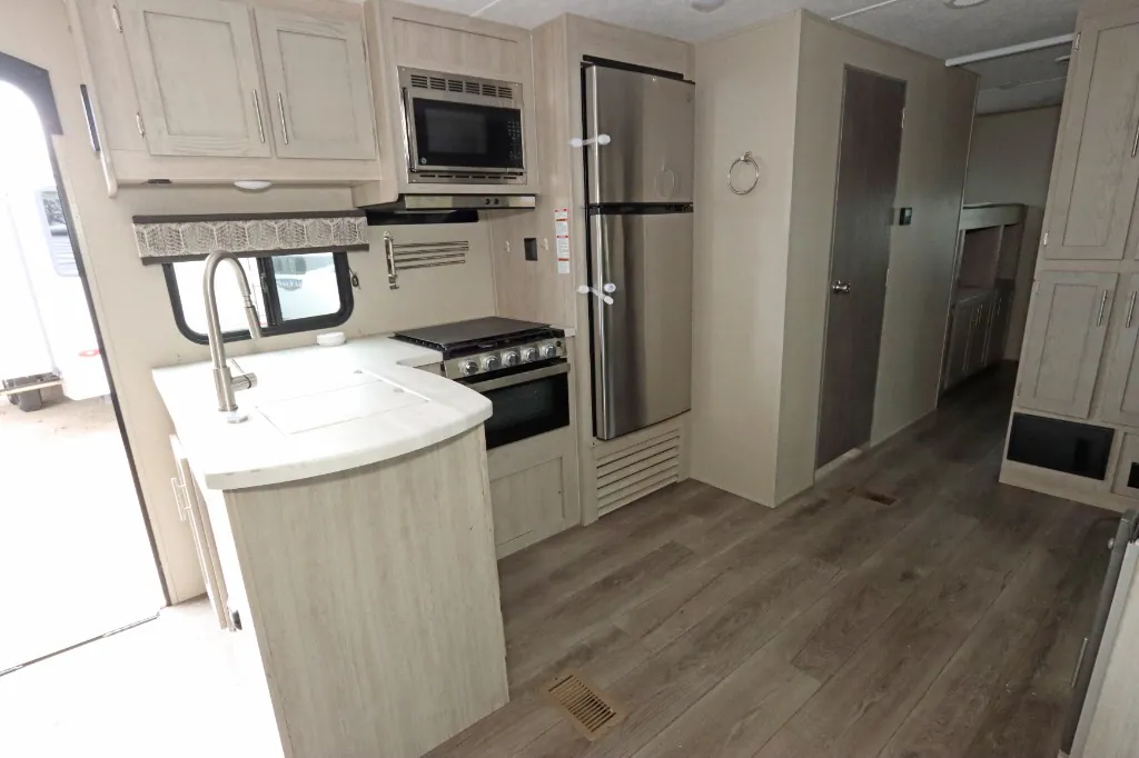 2023 Coachmen Catalina Legacy Edition 343BHTS (2 Queen Beds), Photos photo 3
