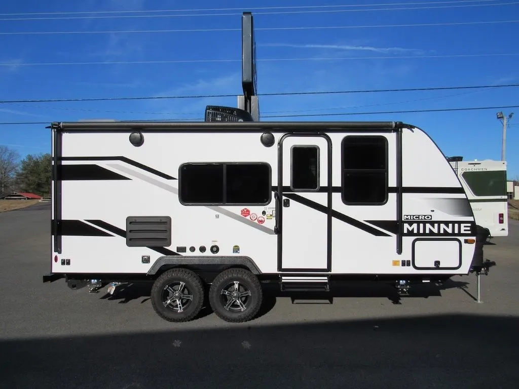 2025 Winnebago Micro Minnie 2108DS - Photo 2